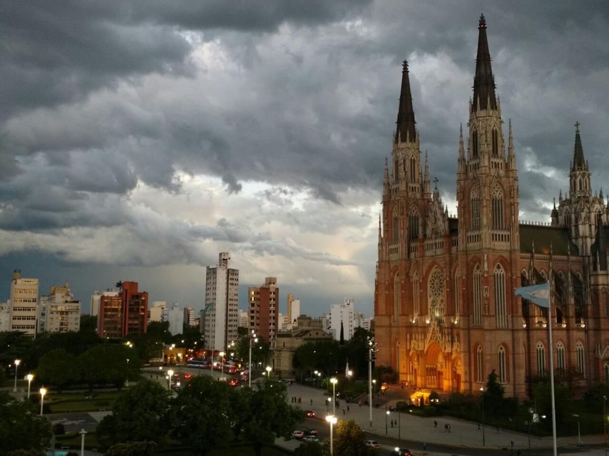 Departamento Plaza Moreno Con Balcon La Plata Eksteriør billede